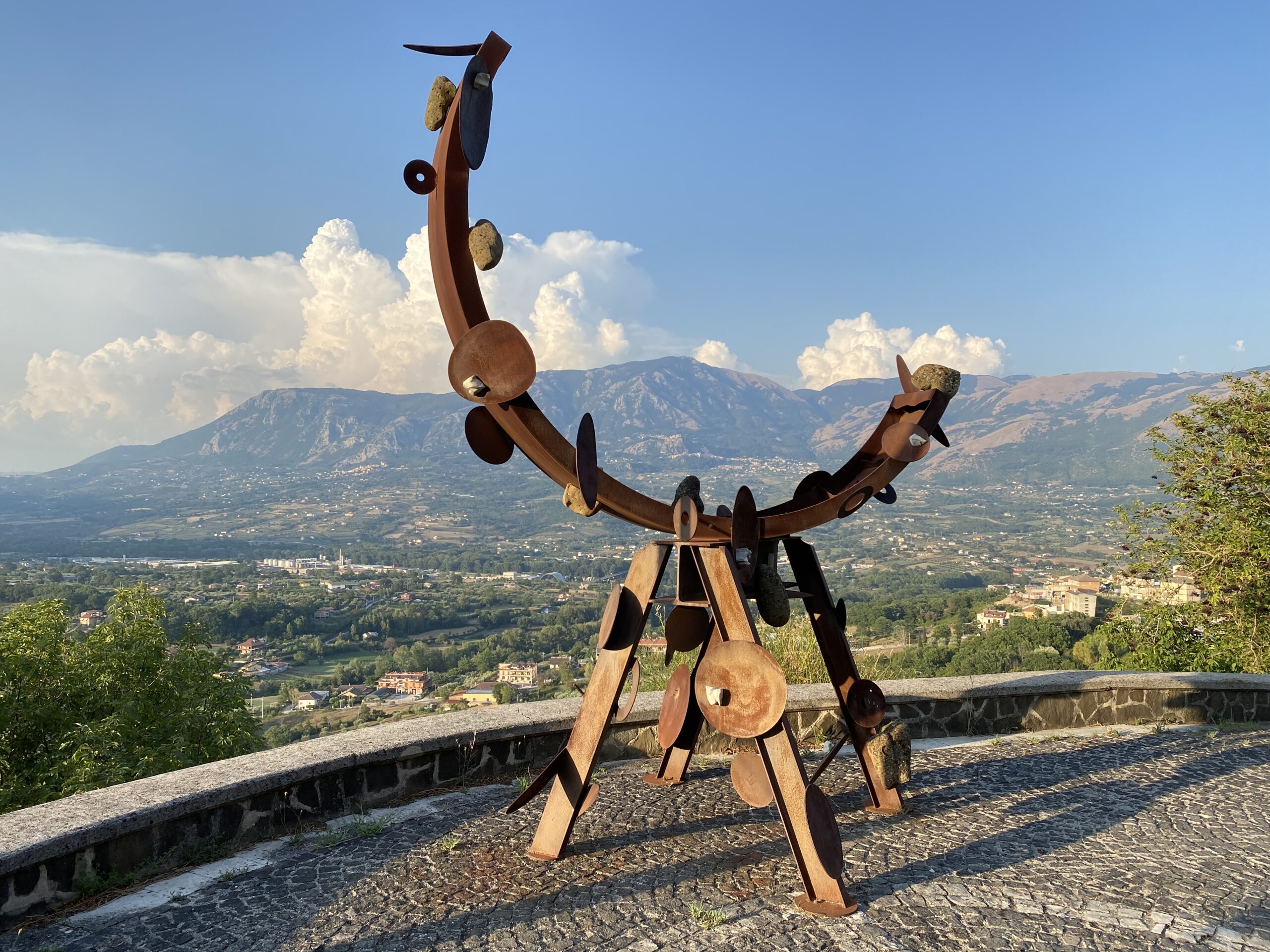 Francesco Alessio, L'arco e gli scudi